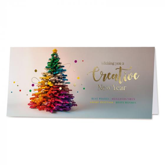 Creatieve nieuwjaarskaart met kleurrijke kerstboom van bouwstenen