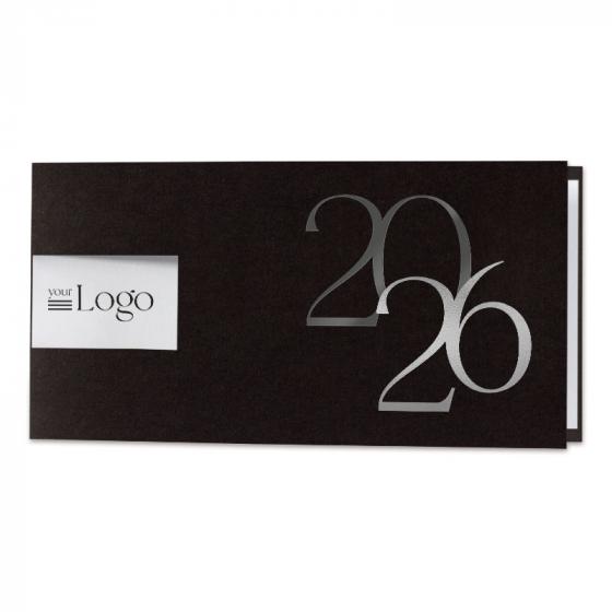Zwarte nieuwjaarskaart met logo uitkap en 2026 in zwarte folie en zilverfolie