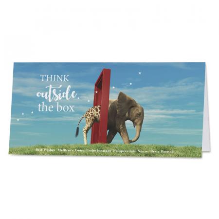 Grappige kerstkaart met quote 'Think outside the box'
