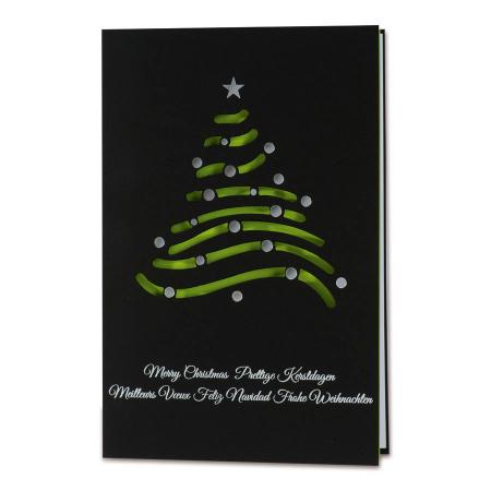 Zwarte kerstkaart met uitgekapte kerstboom
